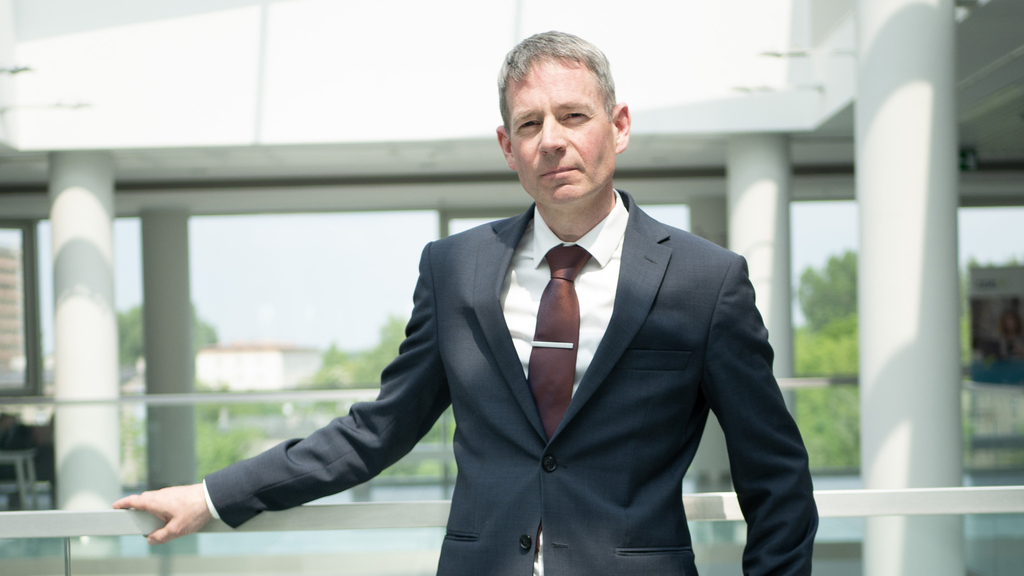 prof. Martin Hinton