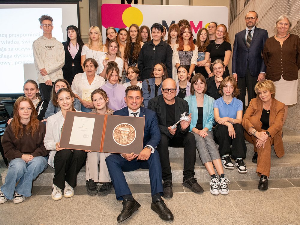 Prof. Jerzy Jarniewicz with the lecture participants