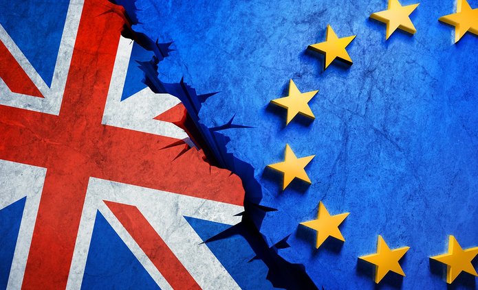 Brexit-Motiv auf Steinwand flagi Wielkiej Brytanii i Unii Europejskiej